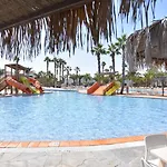 Book Jet - Oasis Pool & Wifi