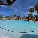 Book Jet - Oasis Pool & Wifi