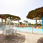 Book Jet - Oasis Pool & Wifi Apartmán