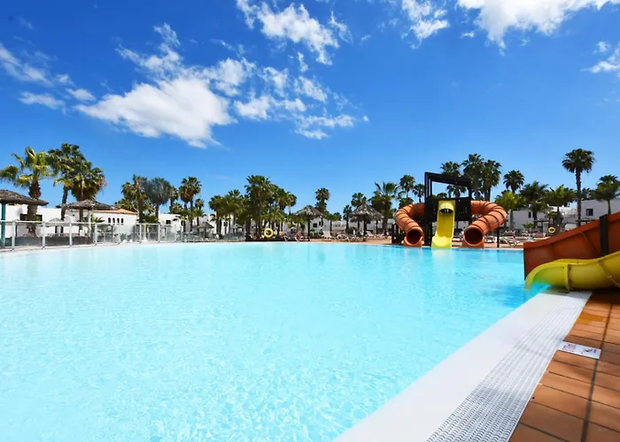 Book Jet - Oasis Pool & Wifi Apartment