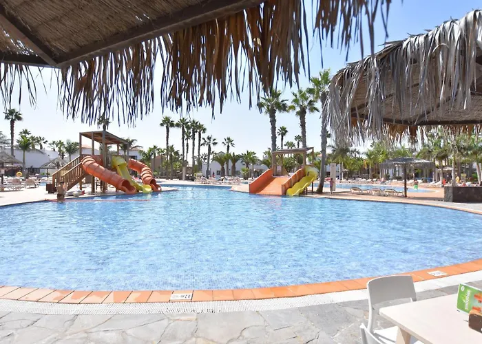 Book Jet - Oasis Pool & Wifi