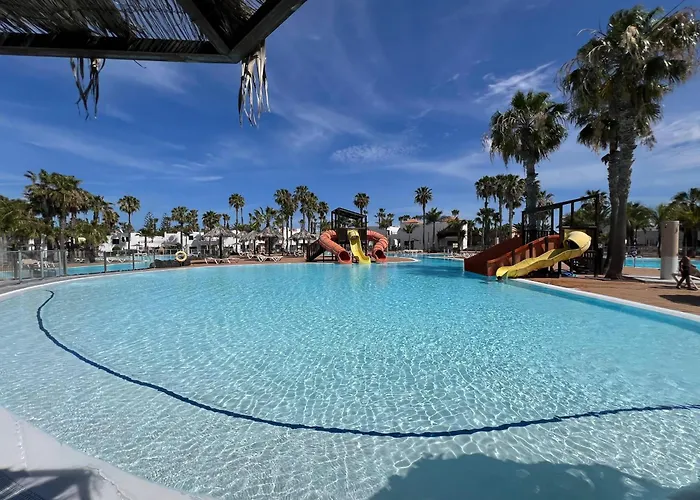 Book Jet - Oasis Pool & Wifi