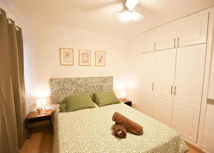 Book Jet - Oasis Pool & Wifi Apartment